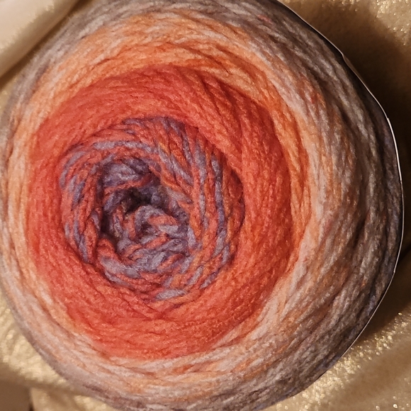 Red heart roll with it tweed yarn - Picture 4 of 4